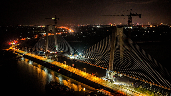 平陆运河沙井钦江大桥主梁中跨顺利合龙